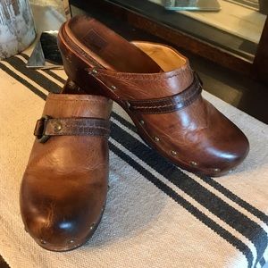 Frye Clara O Ring Cognac Brown Clogs Mules